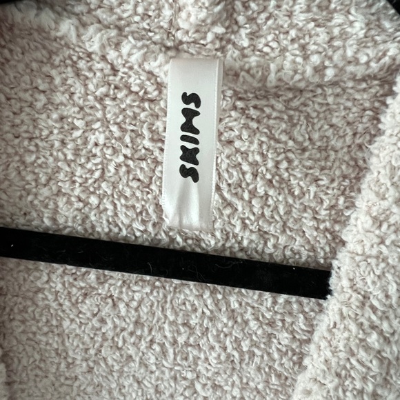 SKIMS Cozy Robe - Picture 2 of 3